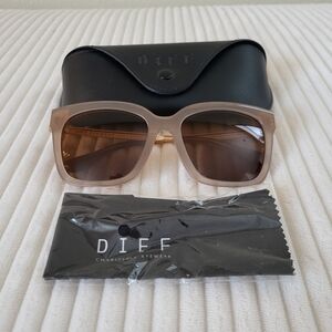 DIFF Eyewear Cool Brown Bella Polarized Sunglasses